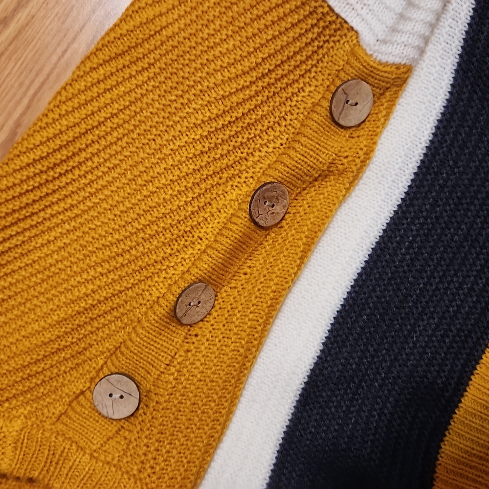 Cropped Sweater - Picture 2 of 3